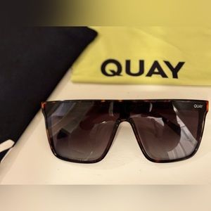 QUAY Nightfall Shield 1212 Polarized XL. PRICE IS FIRM